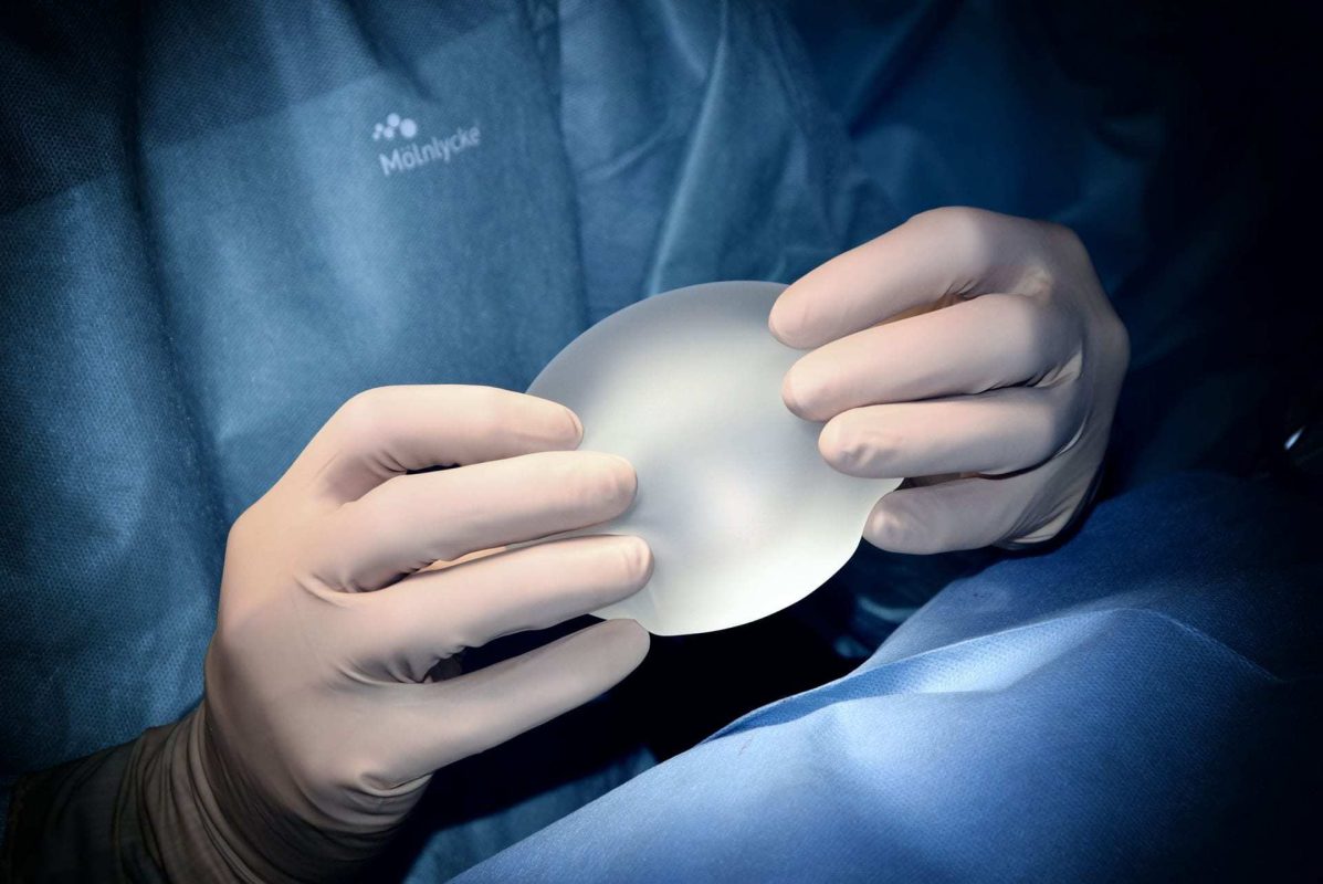 Breast prosthesis replacement surgery in Iran